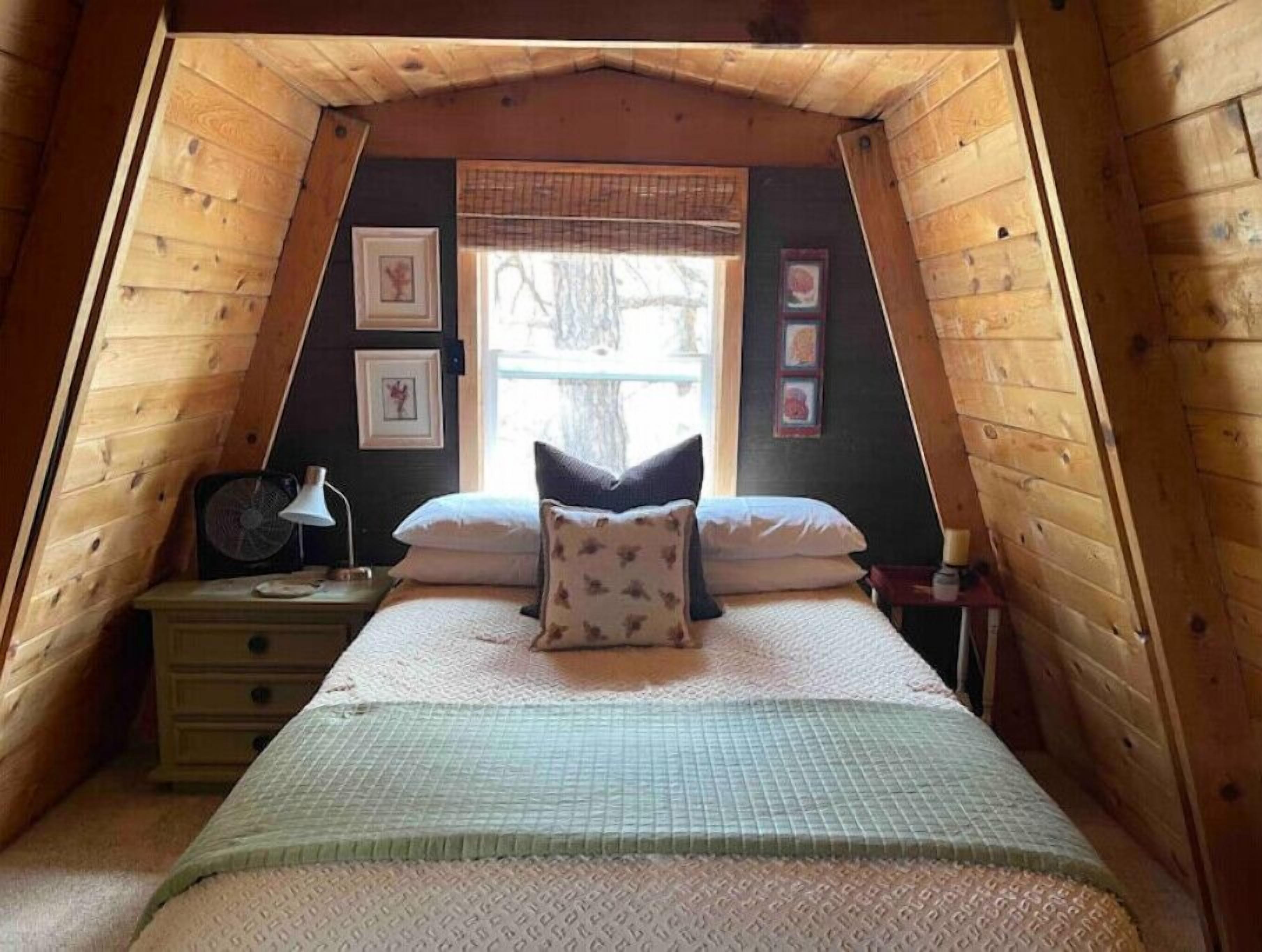 2 bedrooms, bed sheets