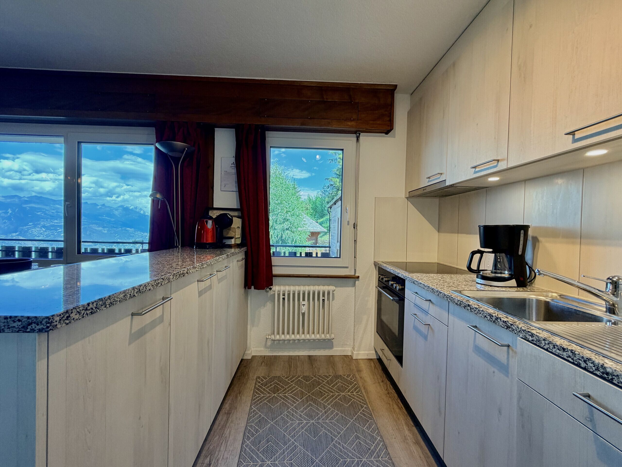 Coffee/tea maker, fridge, oven, dishwasher