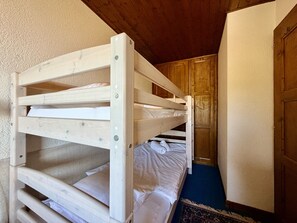 2 bedrooms, WiFi (free)