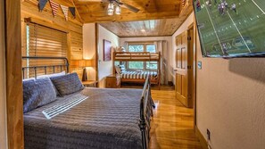 4 bedrooms, iron/ironing board, free WiFi, bed sheets