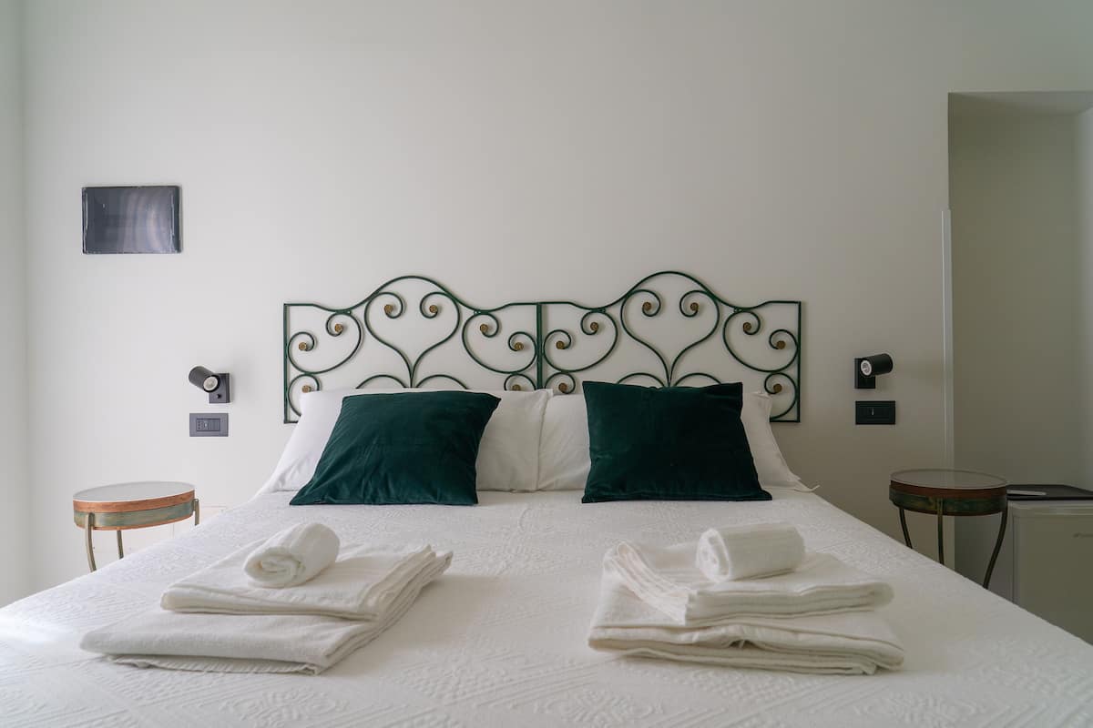 Economy Double Room | Egyptian cotton sheets, premium bedding, down duvets, memory-foam beds