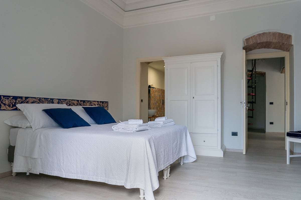 Deluxe Triple Room | Egyptian cotton sheets, premium bedding, down duvets, memory-foam beds