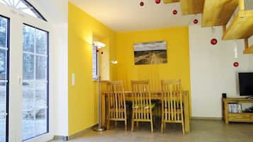 Exclusive Townhome (Weißdorn) | Ruang tamu | 34 inci sebuah televisyen pintar dengan digital, TV, pemain DVD