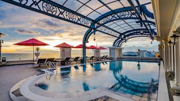 Outdoor pool, pool umbrellas, sun loungers