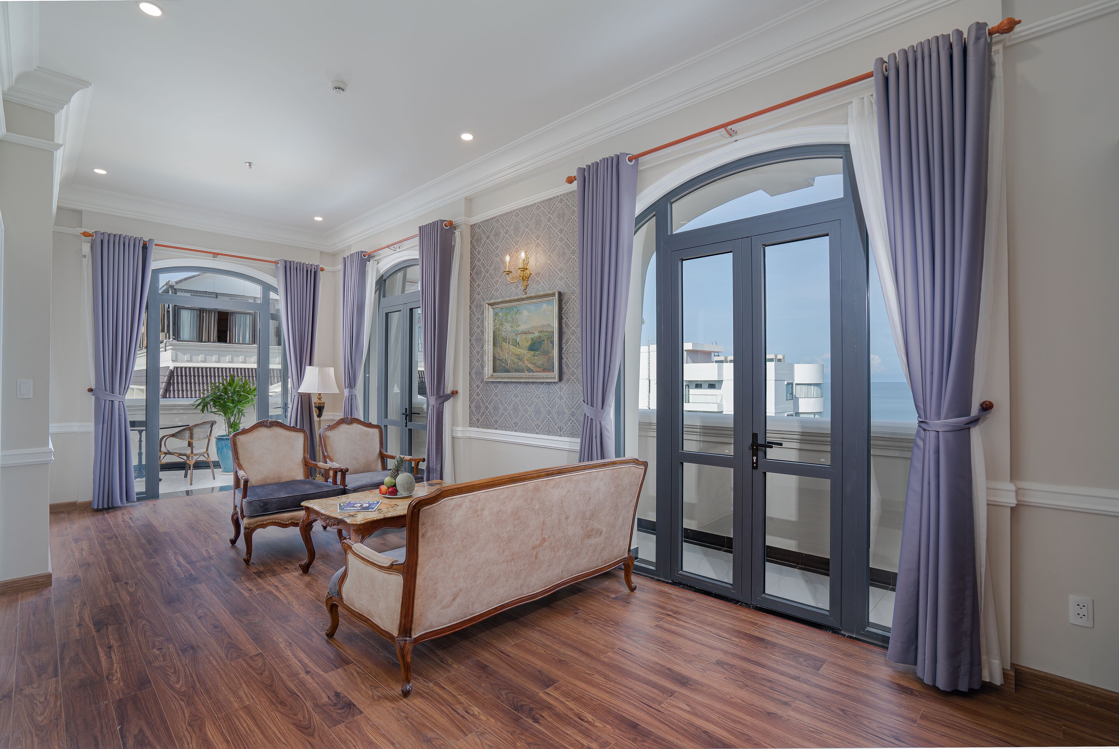 executive room, sea view | living area | 43-inch smart tv with cable channels, tv