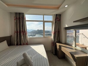 Appartement Ville, 4 chambres, balcon, face à la mer | Vue sur la plage ou l’océan