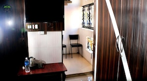 Deluxe Room with Balcony | Desk, blackout drapes, iron/ironing board, free WiFi
