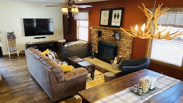 Smart-TV, Kamin, Videospiele, DVD-Player