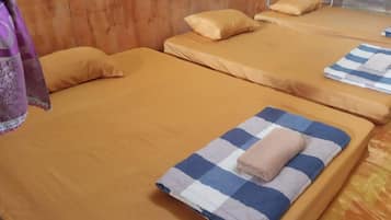 Bed in 15-Bed Mixed Dorm | Iron/ironing board, free WiFi