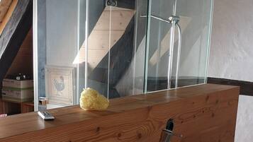 Badewanne, Haartrockner, Bidet, Handtücher