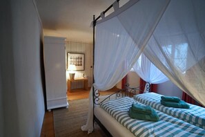 5 habitaciones, caja de seguridad en la habitación y escritorio 