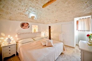 Villa, 3 slaapkamers | 3 slaapkamers, een bureau, een laptopwerkplek