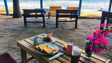 Free daily English breakfast