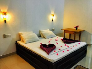Deluxe Double or Twin Room | In-room safe, individually decorated, individually furnished, desk - paradise sand beach hotel (Arugam Bay)