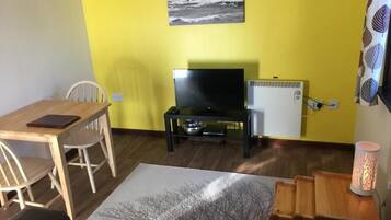 Chalet, 1 Bedroom | Living area | Flat-screen TV