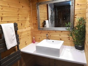 Chalet, 1 Bedroom | Bathroom sink