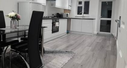 Lovely area near A40, A34 and M40. 10mn Brooks University, Oxford University