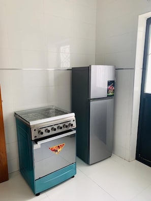 Apartment, 2 Bedrooms | Private kitchen | Fridge, microwave, oven, stovetop - Residence kierra (Dakar)