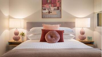 2 室のベッドルーム、デスク、アイロン / アイロン台、WiFi