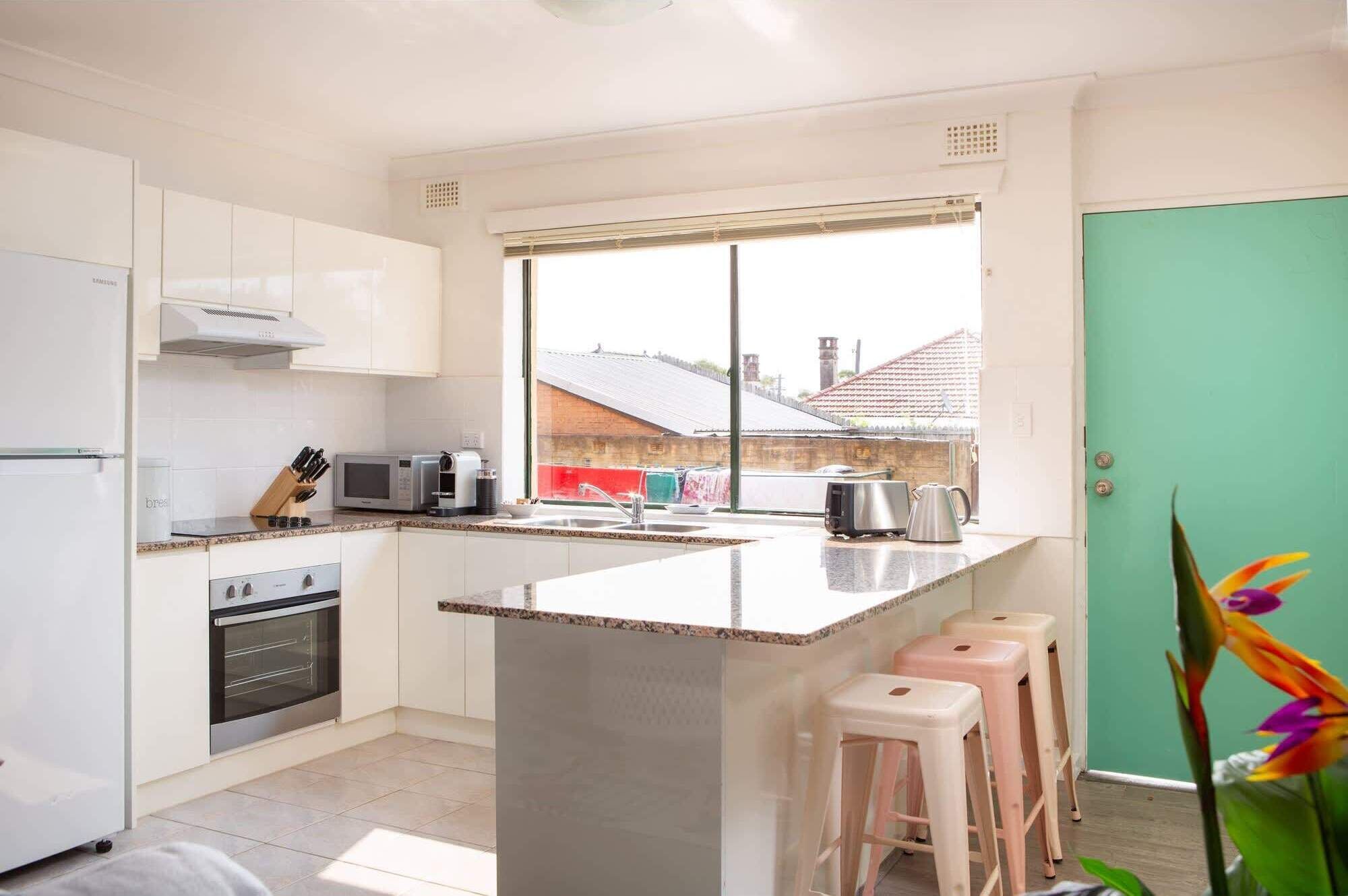 Coffee/tea maker, fridge, microwave, oven