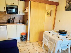 Fridge, oven, dishwasher, coffee/tea maker - Nice flat in Chamonix centre with parking (Chamonix-Mont-Blanc)