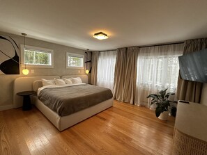 4 Schlafzimmer, Schreibtisch, Bügeleisen/Bügelbrett, Reisekinderbett