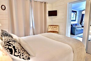 1 bedroom, travel cot