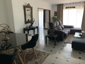 Televisión y chimenea