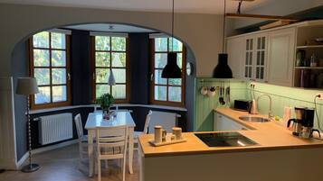 Apartment, Garden View (incl. EUR 60 Cleaning fee) | In-room dining