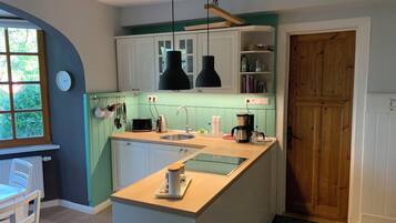Apartment, Garden View (incl. EUR 60 Cleaning fee) | Private kitchen | Full-size fridge, microwave, oven, stovetop