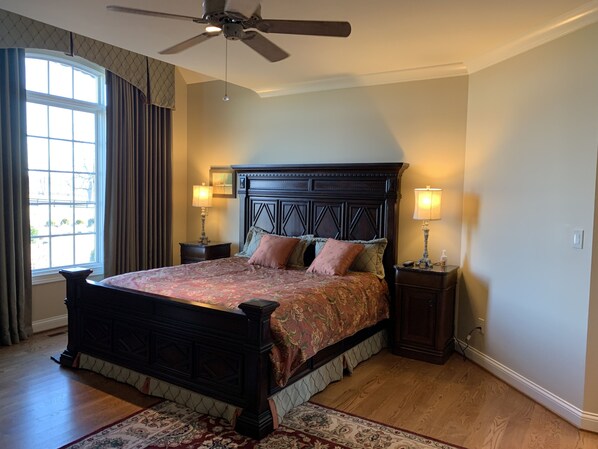 5 bedrooms, desk, iron/ironing board, travel cot