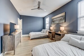 2 bedrooms, iron/ironing board, WiFi, bed sheets - East Modern Townhome (Nashville)