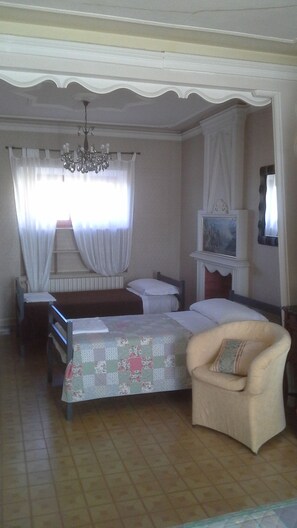 3 bedrooms - Authentic Italian Apartment in Historic Village (Petritoli)