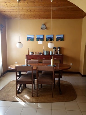 Free daily continental breakfast