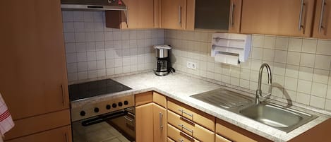 Réfrigérateur, surface de cuisson, lave-vaisselle, cafetiÚre-théiÚre