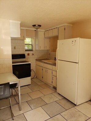 Private kitchen - DELIGHTFUL 1 BED 1 BATH APT IN HOLLYWOOD FLORIDA (Hollywood)