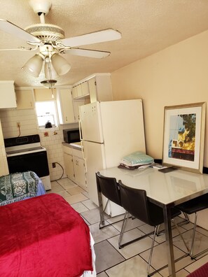 Room - DELIGHTFUL 1 BED 1 BATH APT IN HOLLYWOOD FLORIDA (Hollywood)