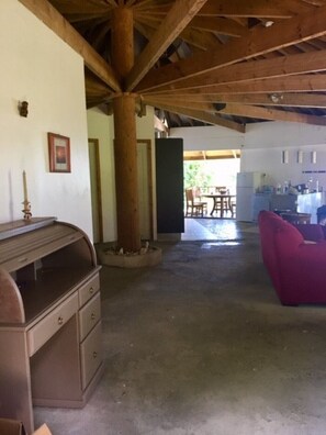 المنشأة من الداخل