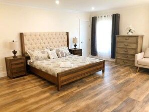 4 soverom, strykejern/-brett, reiseseng for barn og wi-fi (inkludert)