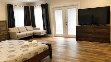 4 dormitorios, tabla de planchar con plancha, cuna de viaje