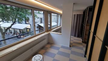 Single Capsule Mixed | Living area