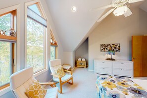 3 bedrooms, iron/ironing board, free Internet, bed sheets