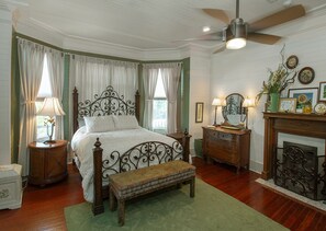 1 makuuhuone, pimennysverhot, silitysrauta/-lauta, vauvan matkasänky