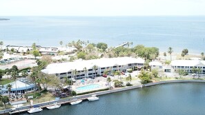 Exterior - DOLPHINS🐬,BEACH step away,WATER VIEW,SUNRISE, FREE WIFI,FREE PARKING,POOLS #611 (Ruskin)