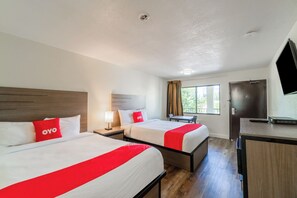 ห้องพัก, เตียงควีนไซส์ 2 เตียง, ปลอดบุหรี่ | โต๊ะทำงาน, Wi-Fi ฟรี, ผ้าปูที่นอน