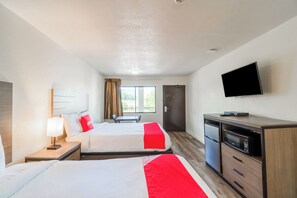Habitación, 2 camas de matrimonio, no fumadores | Escritorio, wifi gratis, ropa de cama