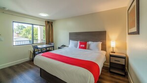 客房, 1 张特大床, 无烟房 | 办公桌、免费 WiFi、床单