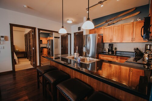 Luxury ski-in/ski-out condo with private hot tub and steam shower