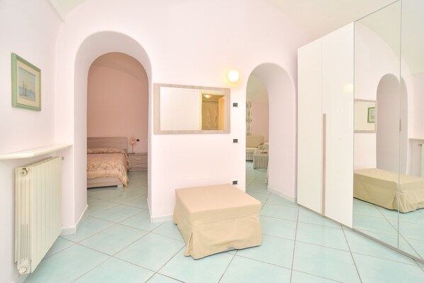 2 bedrooms, iron/ironing board, bed sheets