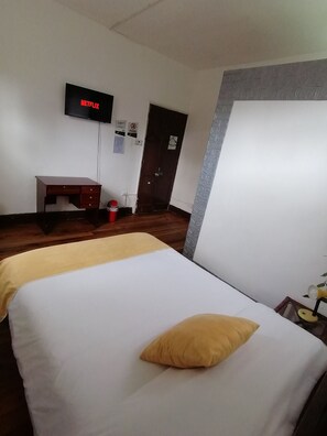 Basic-dobbeltværelse - 1 dobbeltseng | Gratis Wi-Fi, sengetøj